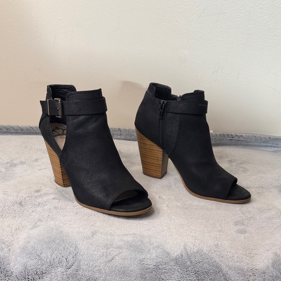 Fergalicious “Retro” Black Peep Toe Ankle Booties - Size 7 - Side Zip - Picture 2 of 11